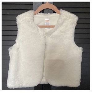Fuzzy vest for girls white M7/8